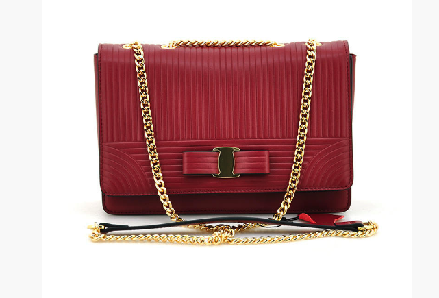 <strong>意伯希箱包是女人一生最明智的选择</strong>