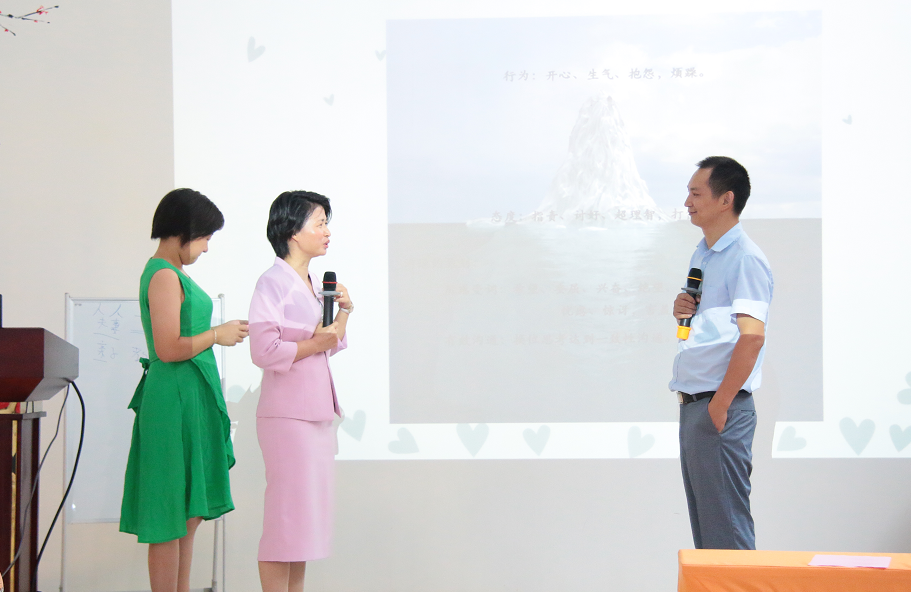 书包生产厂家,箱包厂家,书生书包定制,双肩背包订做,包包生产厂