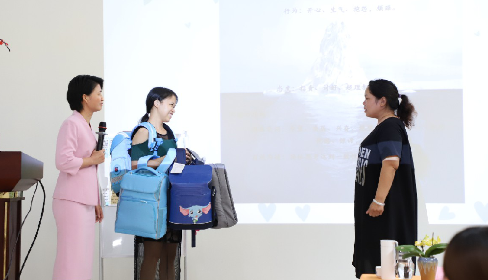 书包生产厂家,箱包厂家,书生书包定制,双肩背包订做,包包生产厂