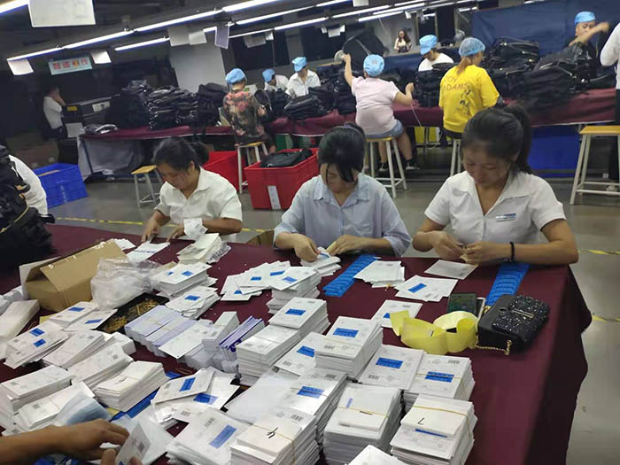 广告宣传双肩包厂家,学生双肩包生产厂家,深圳双肩包厂,定做双肩包厂,旅行背包订做