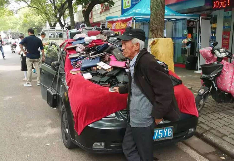 箱包厂,背包厂家礼品背包订做,广告背包订做,地摊经济