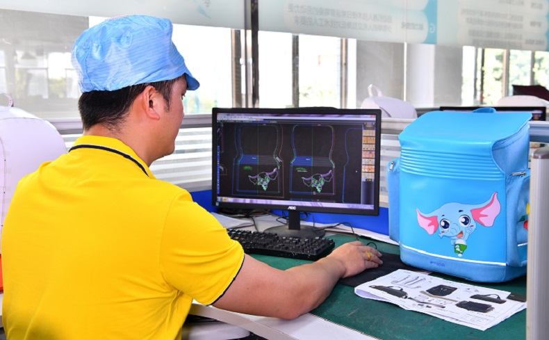 背包代加工厂家-打板 背包代加工厂,背包定制,背包工厂,双肩包定制,礼品背包定制