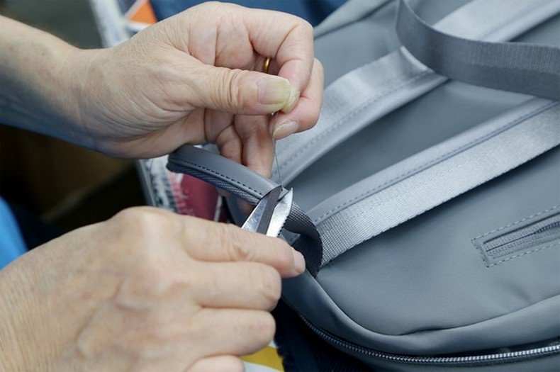 广东双肩包定制厂家,男士双肩背包定制 定制双肩包,