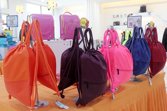 新秀丽厂家,箱包厂家,箱包定制,背包厂家,礼品包定制 新秀丽厂家,箱包厂家,箱包定制,背包厂家,礼品包定制