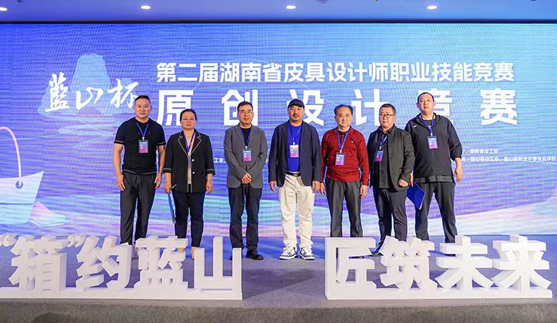 广东箱包厂家,箱包定制厂家,箱包贴牌代工 广东箱包厂家,箱包定制厂家,箱包贴牌代工